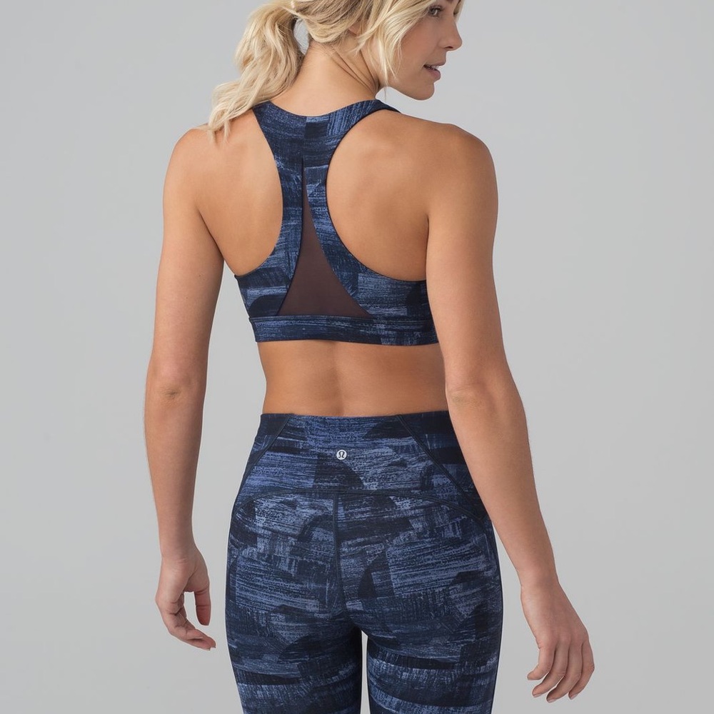 Lululemon invigorate bra size 4🍋
